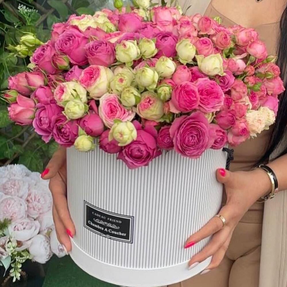 Пиона видные розы  в коробке